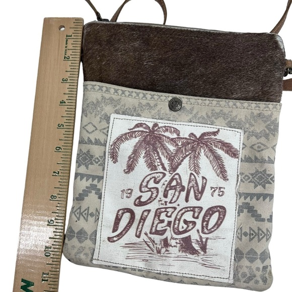 MYRA Bags San Diego 1978 Crossbody Bag - Picture 5 of 8